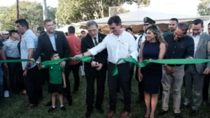 Paz entrega modernos carros bomberos a la ABT donados por Japón y plantea un “imperio de protección ambiental”