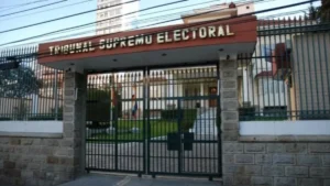 Fallo frena encuestas en la recta final y desata choque con el TSE, que irá a audiencia el 17 de abril