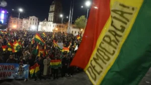 Cabildos en La Paz y Sucre exigen estado de excepción para poner fin a los bloqueos