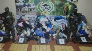 Marihuana camuflada entre ropa usada: Felcn secuestra 100 paquetes en Puerto Quijarro