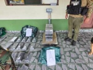 Chapare: 200 kilos de cocaína estaban listos para volar en una avioneta; narcos huyeron tras enfrentamiento
